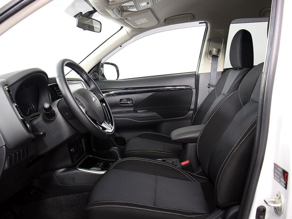Mitsubishi Outlander 2.0 CVT, 2020, 38 000 км фото 3