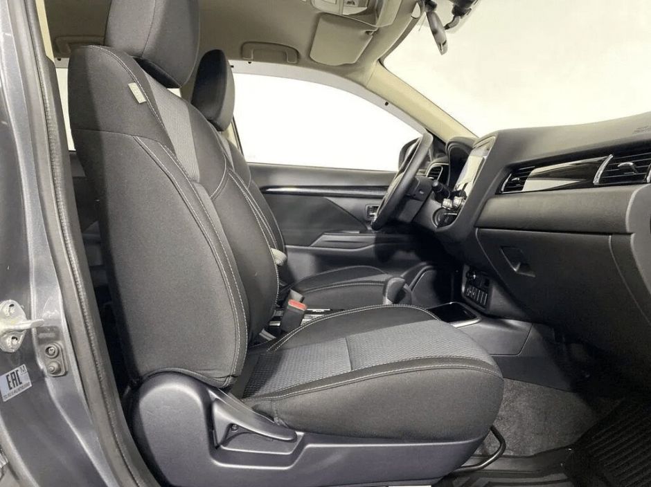 Mitsubishi Outlander 2.0 CVT, 2020, 35 000 км фото 8