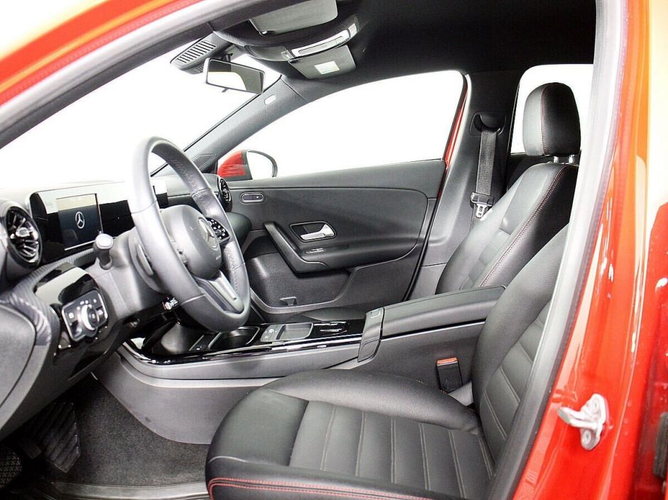 Mercedes-Benz A-Класс 1.3 РКПП, 2019, 58 000 км фото 3