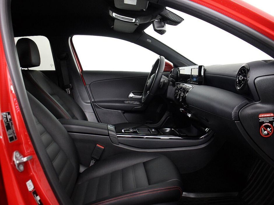 Mercedes-Benz A-Класс 1.3 РКПП, 2019, 58 000 км фото 7