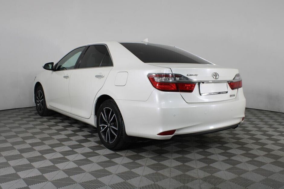 Toyota Camry 2.5 АКПП, 2017, 71 000 км фото 2