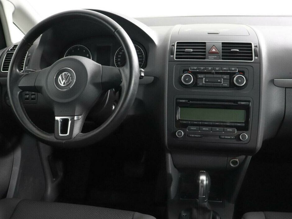 Volkswagen Touran 1.4 РКПП, 2011, 156 000 км фото 6