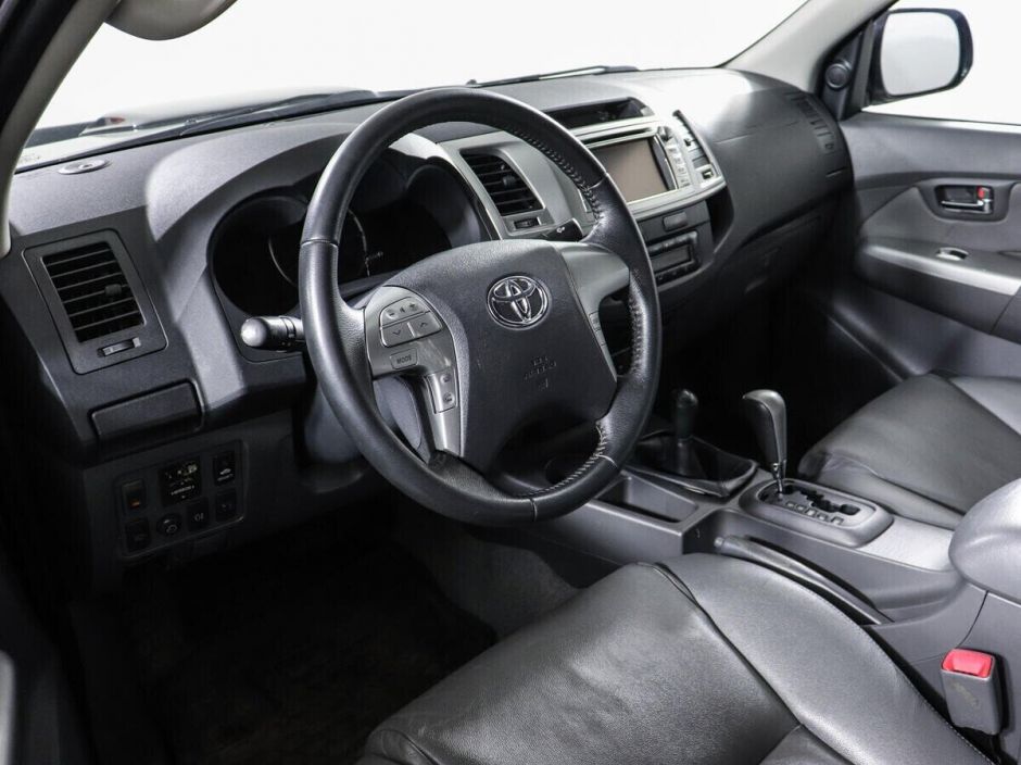 Toyota Hilux 3.0 АКПП, 2012, 140 000 км фото 5