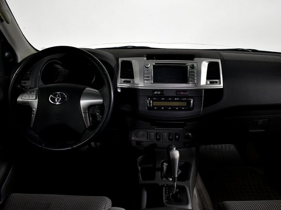 Toyota Hilux 3.0 АКПП, 2013, 133 000 км фото 6