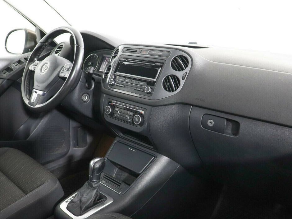 Volkswagen Tiguan 2.0 АКПП, 2012, 140 000 км фото 6