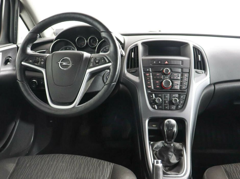Opel Astra 1.6 МКПП, 2013, 129 000 км фото 6