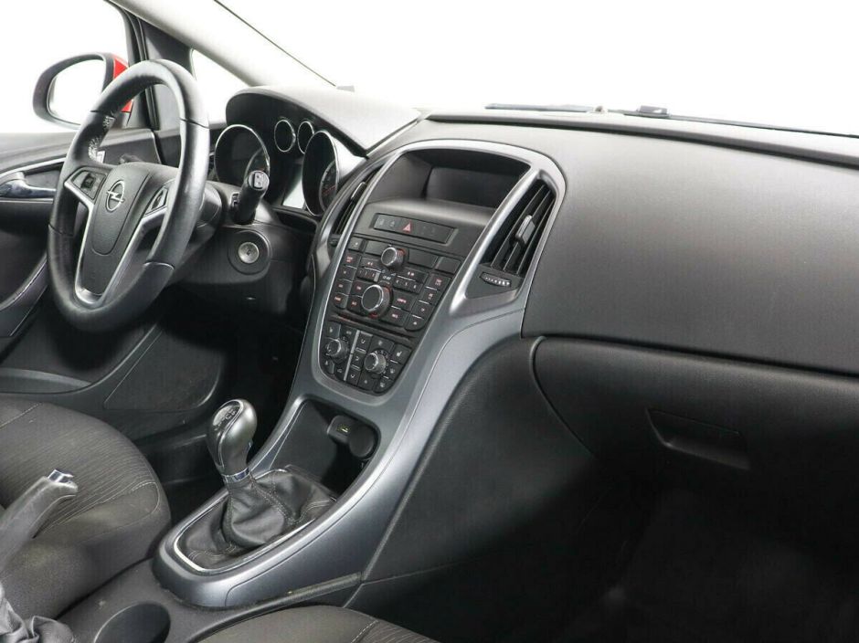 Opel Astra 1.6 МКПП, 2013, 129 000 км фото 7