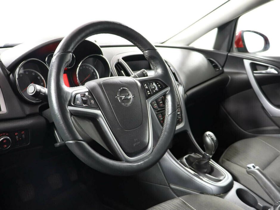 Opel Astra 1.6 МКПП, 2013, 129 000 км фото 8