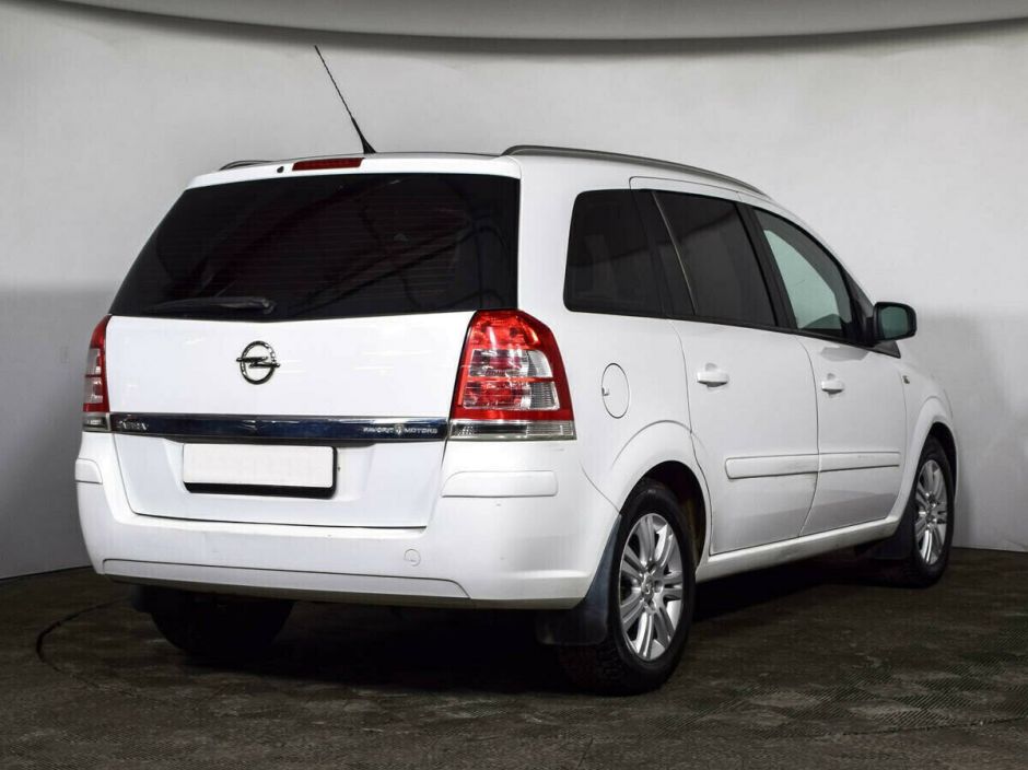 Opel Zafira 1.8 РКПП, 2013, 130 000 км фото 3