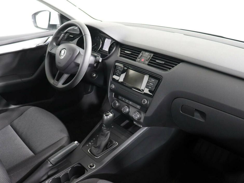 Skoda Octavia 1.6 АКПП, 2015, 96 000 км фото 6