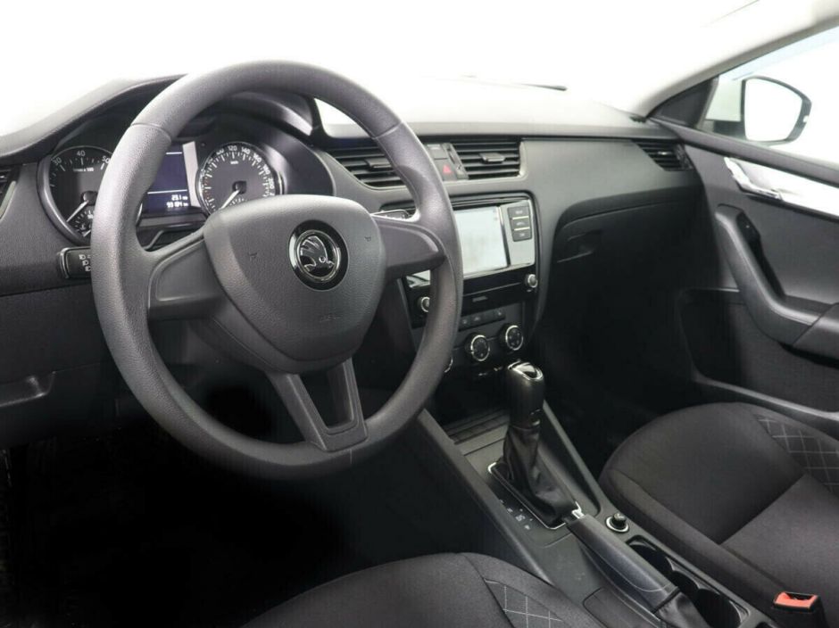 Skoda Octavia 1.6 АКПП, 2019, 62 000 км фото 5