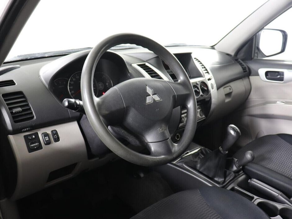 Mitsubishi Pajero Sport 2.5 МКПП, 2013, 134 000 км фото 5