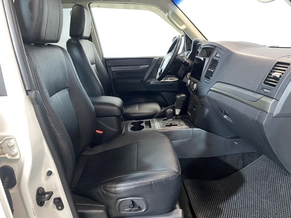 Mitsubishi Pajero 3.2 АКПП, 2013, 122 000 км фото 9