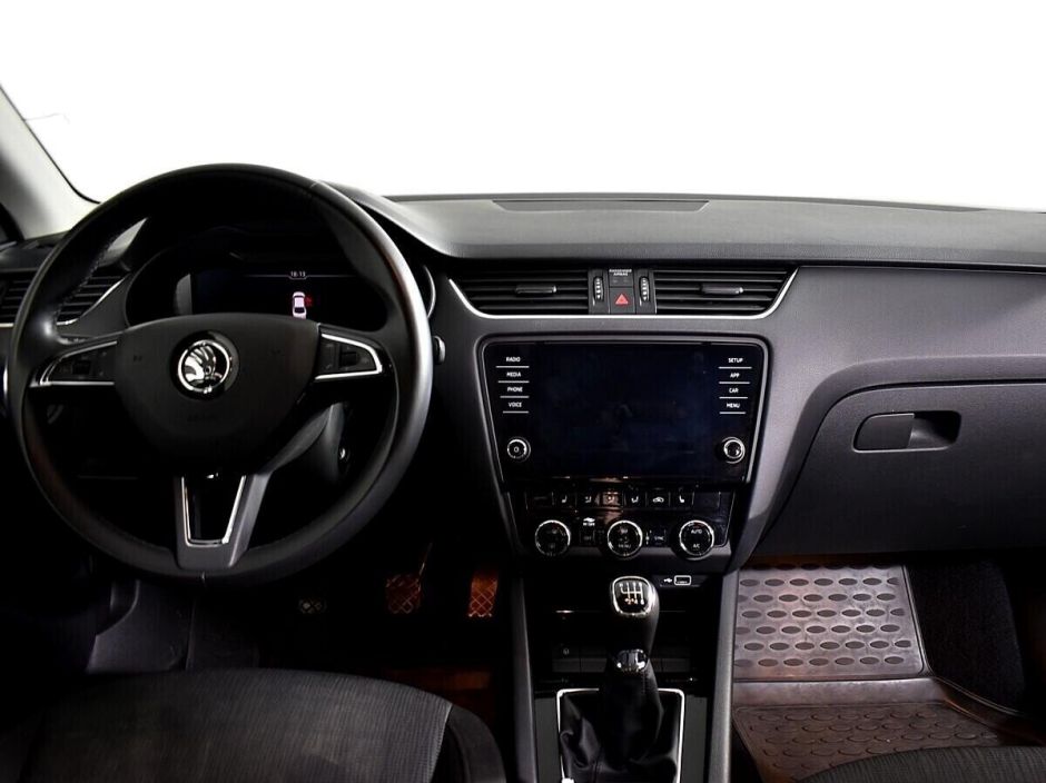 Skoda Octavia 1.8 МКПП, 2018, 71 000 км фото 6