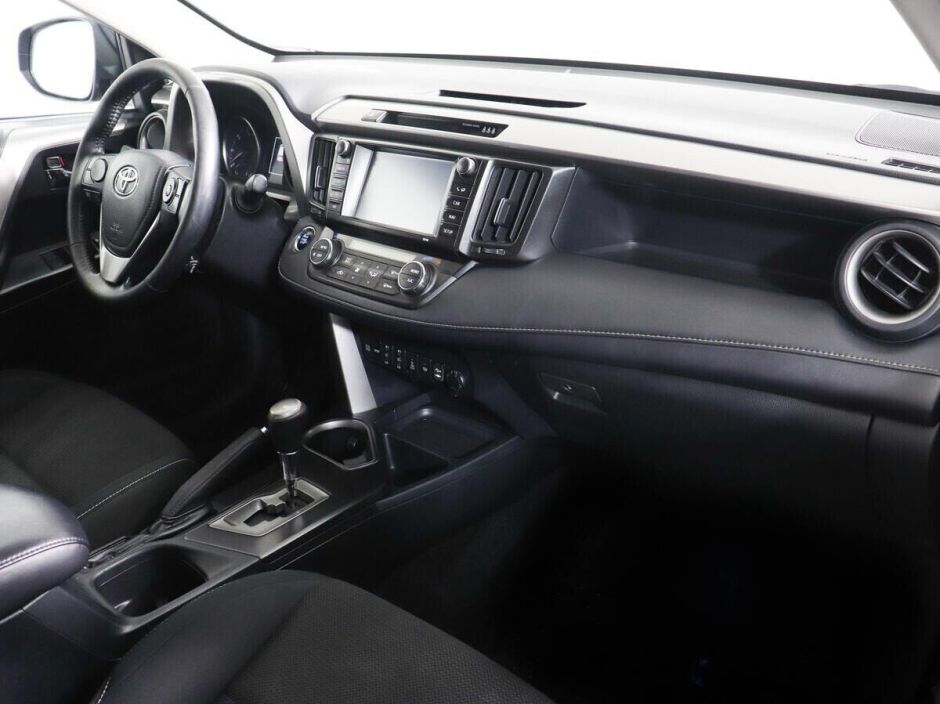 Toyota RAV4 2.2 АКПП, 2018, 70 000 км фото 8