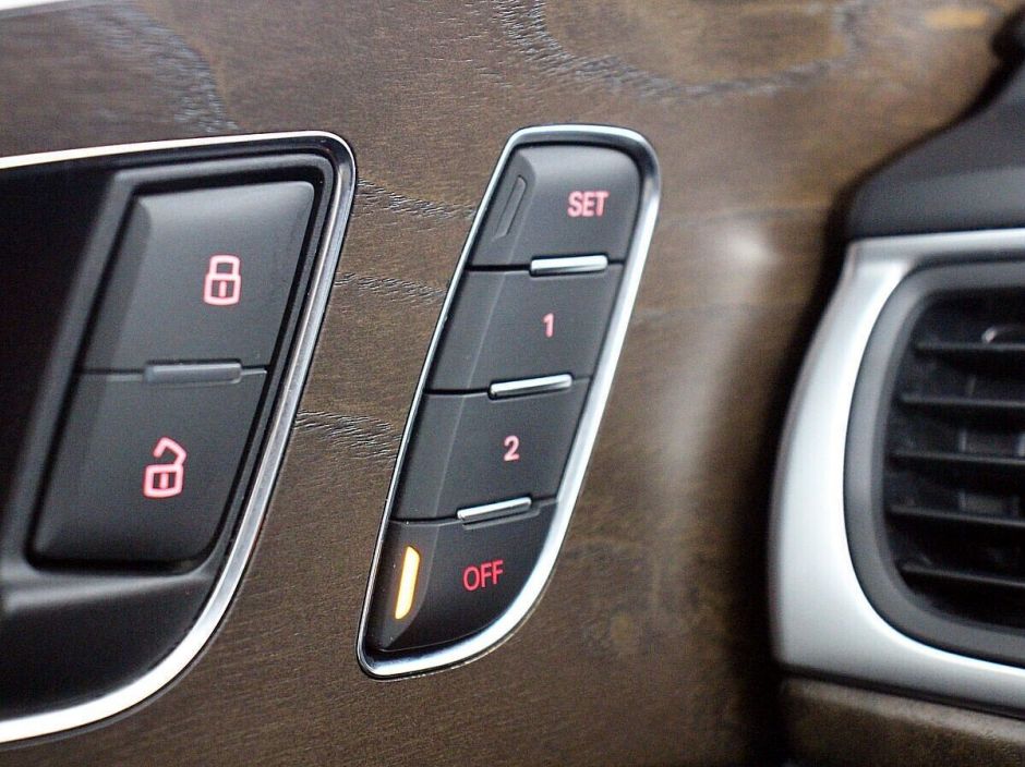 Audi A6 1.8 РКПП, 2015, 110 000 км фото 10